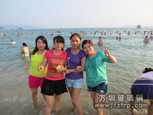 藍(lán)天碧海、海天一色、清澈見底。方圳玻璃鋼員工在海邊戲水! 藍(lán)天碧海、海天一色、清澈見底。方圳玻璃鋼員工在海邊戲水!