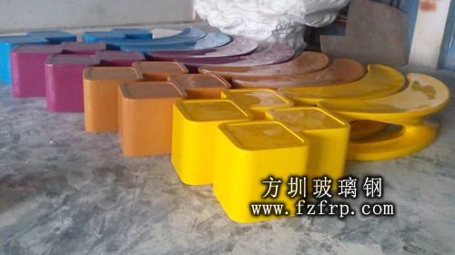 商場玻璃鋼坐凳方圳工廠生產(chǎn)圖 商場玻璃鋼坐凳方圳工廠生產(chǎn)圖
