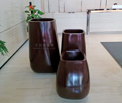 深圳珠寶大廈擺放室內(nèi)組合玻璃鋼景觀花盆 深圳珠寶大廈擺放室內(nèi)組合玻璃鋼景觀花盆