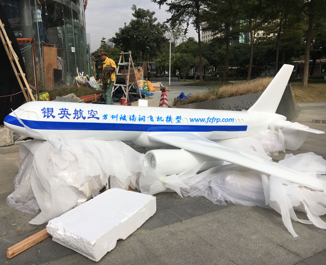 玻璃鋼飛機(jī)模型現(xiàn)場(chǎng)拆包裝圖 玻璃鋼飛機(jī)模型現(xiàn)場(chǎng)拆包裝圖