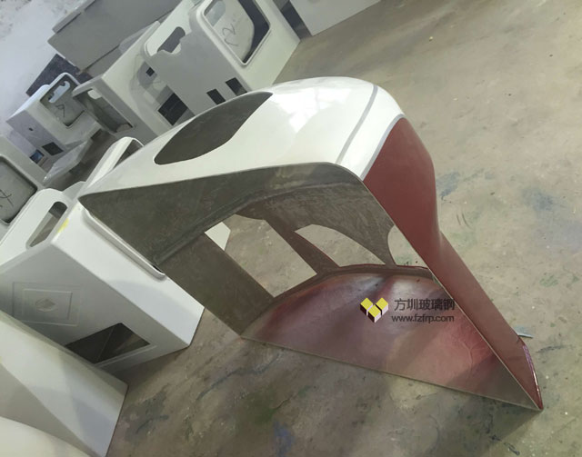 龍崗車企個(gè)性化定制的玻璃鋼機(jī)車外殼工廠生產(chǎn)圖 龍崗車企個(gè)性化定制的玻璃鋼機(jī)車外殼工廠生產(chǎn)圖