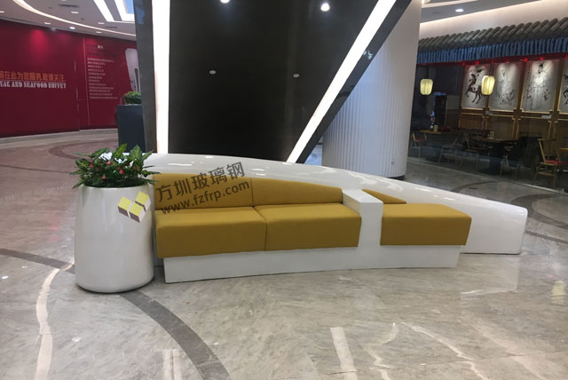 步步高商場玻璃鋼美陳家具沙發(fā)擺放圖