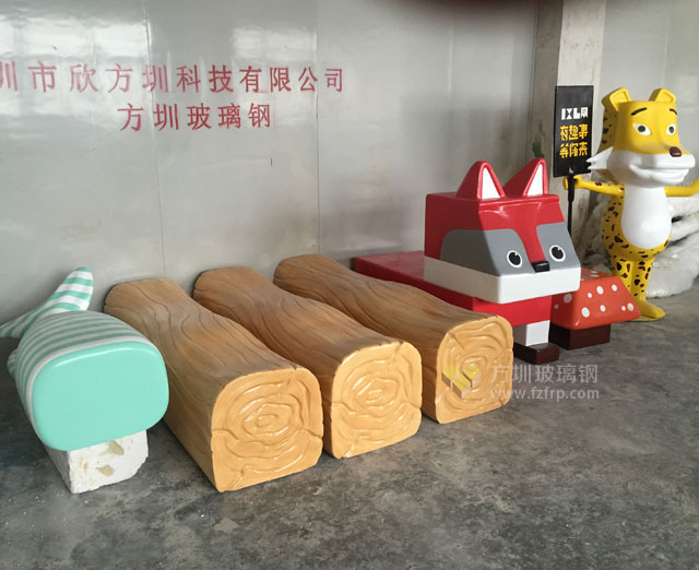 四川成都中國(guó)鐵建廣場(chǎng)186MALL玻璃鋼雕塑造型擺件工廠成品圖 四川成都中國(guó)鐵建廣場(chǎng)186MALL玻璃鋼雕塑造型擺件工廠成品圖