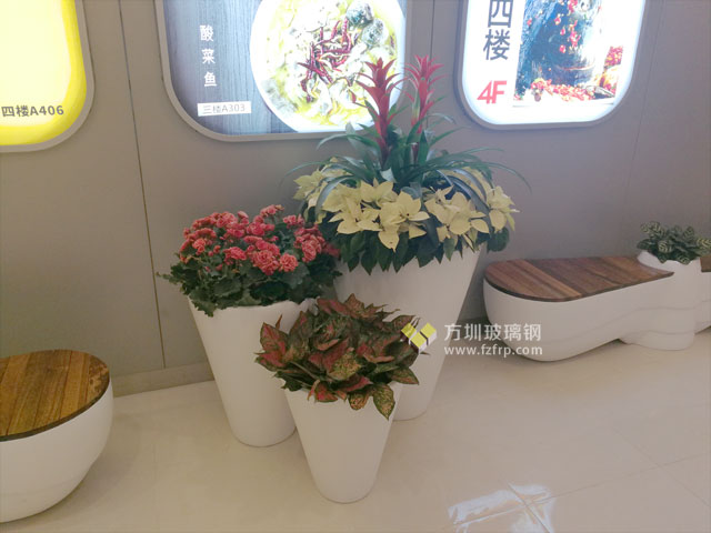 螺旋漿造型玻璃鋼花盆座椅深圳海航城商業(yè)廣場(chǎng)擺放圖 螺旋漿造型玻璃鋼花盆座椅深圳海航城商業(yè)廣場(chǎng)擺放圖