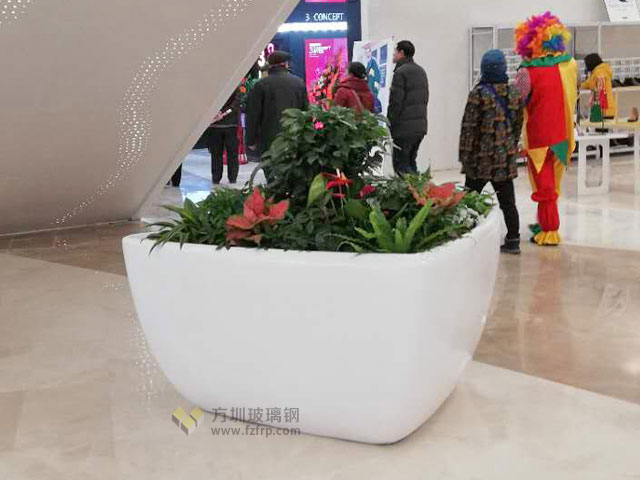 三角形玻璃鋼花盆商場電梯口位置擺放圖 三角形玻璃鋼花盆商場電梯口位置擺放圖