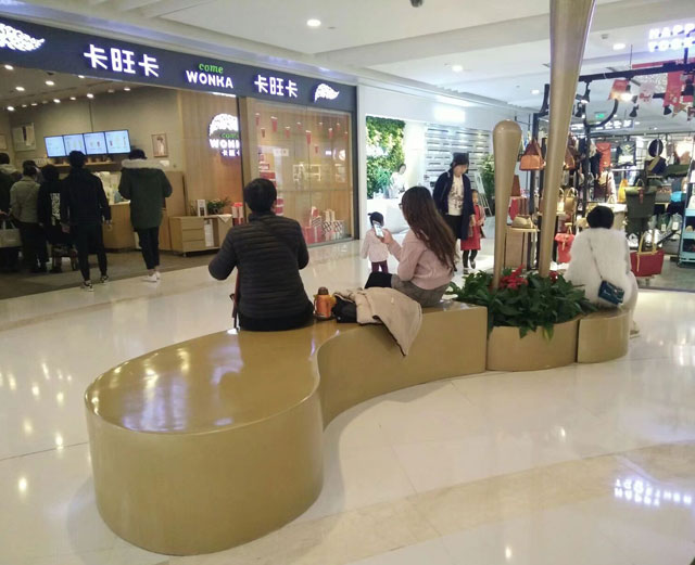 玻璃鋼休閑椅花盆裝飾件組合不一樣的商場(chǎng)美陳 玻璃鋼休閑椅花盆裝飾件組合不一樣的商場(chǎng)美陳