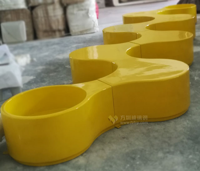 深圳小區(qū)玻璃鋼組合座椅內(nèi)置燈帶晚上光彩奪目 深圳小區(qū)玻璃鋼組合座椅內(nèi)置燈帶晚上光彩奪目
