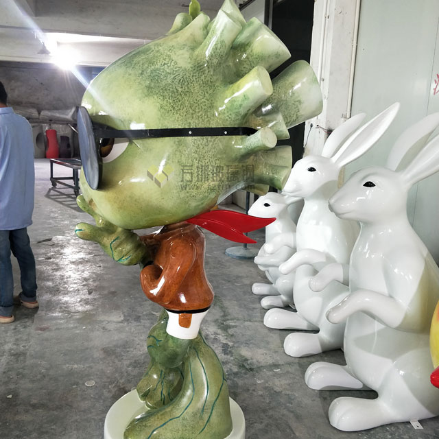 玻璃鋼樹人創(chuàng)意雕塑打造云南麗江古城特色小品 玻璃鋼樹人創(chuàng)意雕塑打造云南麗江古城特色小品