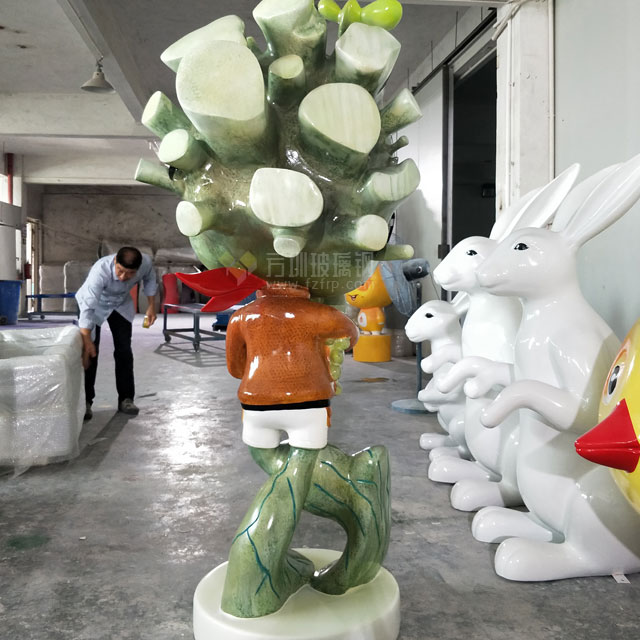 玻璃鋼樹人創(chuàng)意雕塑打造云南麗江古城特色小品 玻璃鋼樹人創(chuàng)意雕塑打造云南麗江古城特色小品