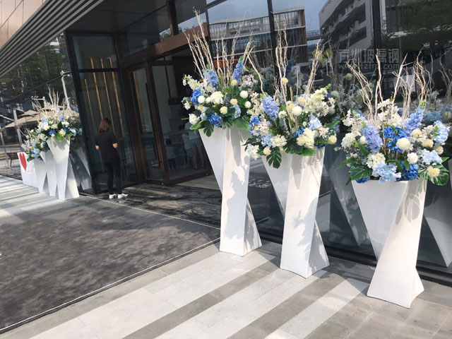 玻璃鋼扭曲異形花盆插花裝飾深圳鹽田售樓部 玻璃鋼扭曲異形花盆插花裝飾深圳鹽田售樓部
