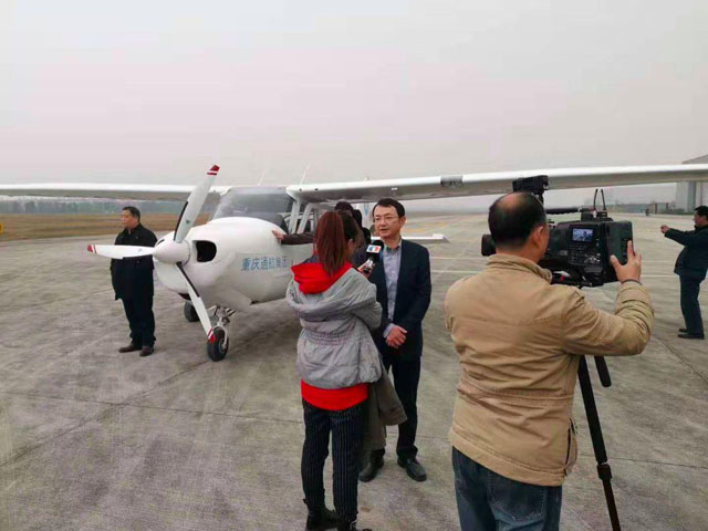 全玻纖復(fù)材四座固定翼飛機兼具安全與美觀舒適性 全玻纖復(fù)材四座固定翼飛機兼具安全與美觀舒適性