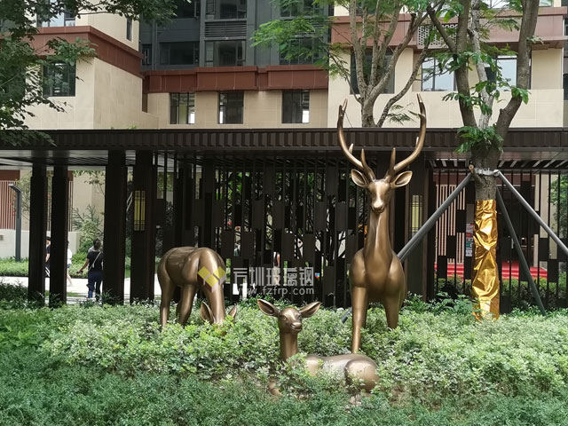 玻璃鋼仿銅鹿組合雕塑美化深圳別墅小區(qū)園林景觀 玻璃鋼仿銅鹿組合雕塑美化深圳別墅小區(qū)園林景觀