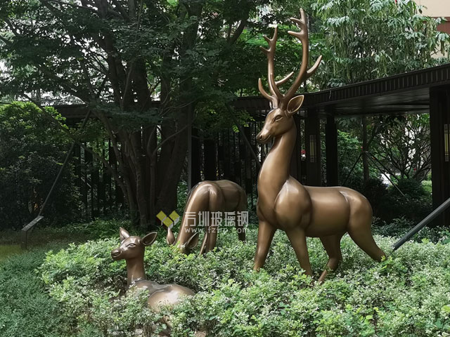 玻璃鋼仿銅鹿組合雕塑美化深圳別墅小區(qū)園林景觀 玻璃鋼仿銅鹿組合雕塑美化深圳別墅小區(qū)園林景觀