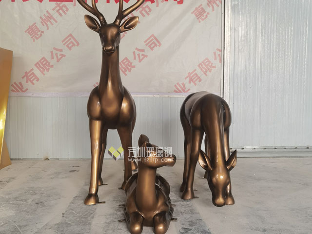 玻璃鋼仿銅鹿組合雕塑美化深圳別墅小區(qū)園林景觀 玻璃鋼仿銅鹿組合雕塑美化深圳別墅小區(qū)園林景觀